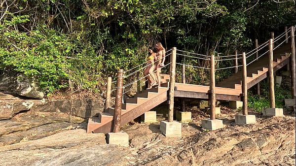 Uma Aventura Em Público: Foda Com A Buceta Peluda Da Nicoly E A Raspada Da Priscila
