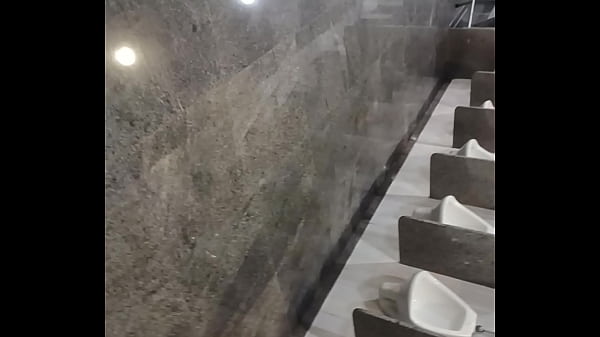 MAIS UM PASSEIO NOS BANHEIROS