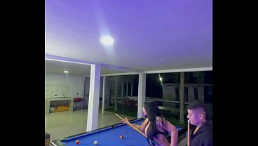 Chica Universitaria Es Follada Luego De Una Partida De Billar Mientras Su Novio No Esta
