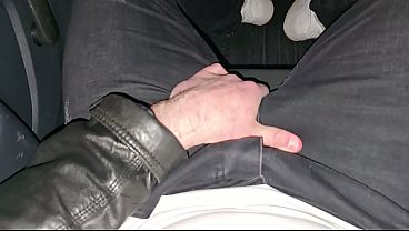 Junge In Lederjacke Wichst Im Auto Seines Kumpels - PhantomGentX