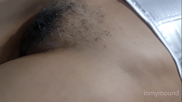 Solicitei Um Serviço De Raspar A Buceta E Paguei Tirando Leitinho Do Pau Dele. O Leite Quente E Espesso Serviu De Creme Pós Depilação - Inmymound