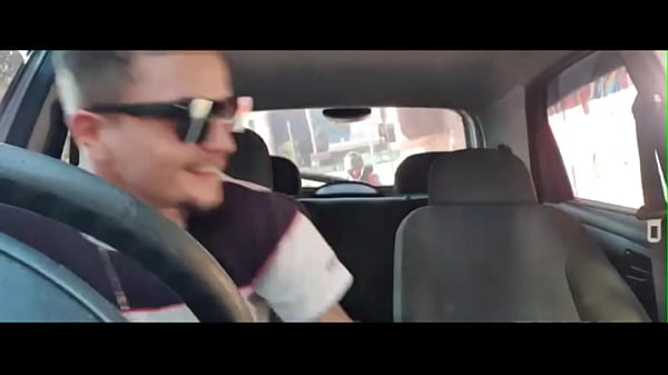 Carmona E Erick Diaz Batendo Uma Punheta Ate Gozar Dentro Do Carro No Centro De SP