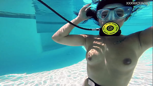 Brita Piskova Masturbates Underwater In The Swimming Pool