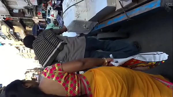 Lovely Structure Of Aunty In Yellow Saree