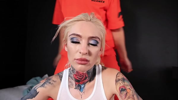 Squirting Prison Skanks Get Dirty In Their Cell