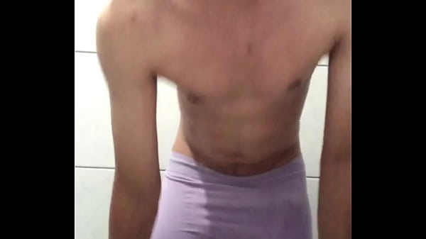 NOVINHO EXIBIDO MOSTRANDO SEU PAUZÃO