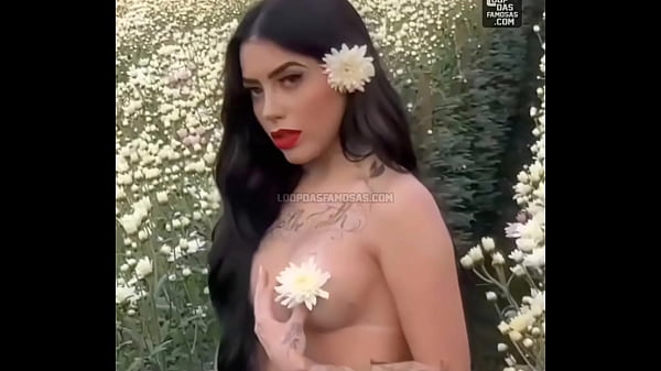 Mc Mirella Paga Peitinho Em Ensaio Para O Instagram