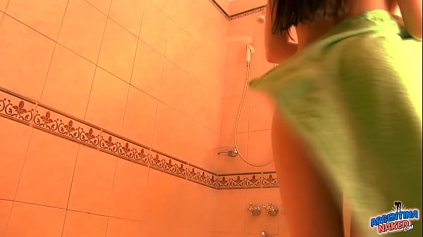Hot Willowy Bod Revealing Boobs Cunt N Cheeks In The Shower! Hottie!