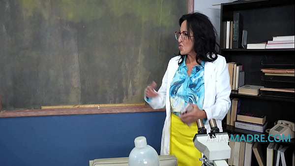 Teacher Puts Her Booty To Work For Rude Freshman | AnalMadre