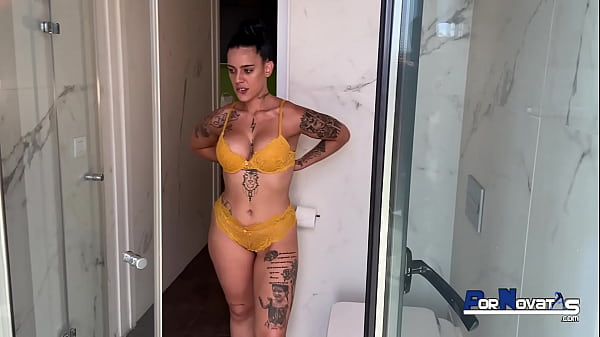 POVnovatas. Vuelve Nuestra Amiga Reyna Blancaa Follando En La Ducha Con Victor Bloom