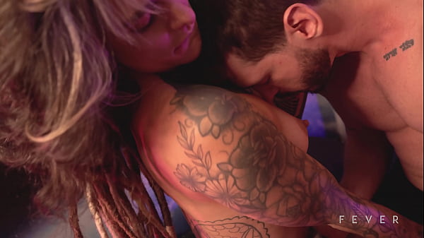 Casal Aproveita Que O Dia Dos Namorados Ta Chegando E Fodem Bem Gostoso Em Casa (DREAD SIZZLING E MRPEACHVELVET)