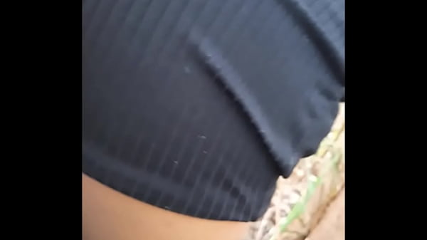 Gozada Na Bunda Da Pequena Do Lado Da Rodovia Em Pleno Dia