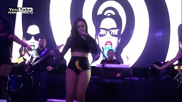 ANITTA GOSTOSA COM BUNDÃO DANÇANDO! 1080P HD