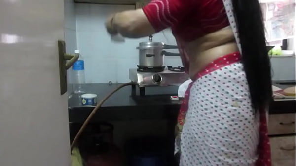 ▶ Leena Bhabhi Steamy Navel Housewife 1