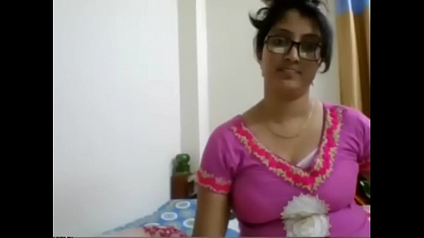 PAKISTANI GAL WEB PLAYING FOR FUN