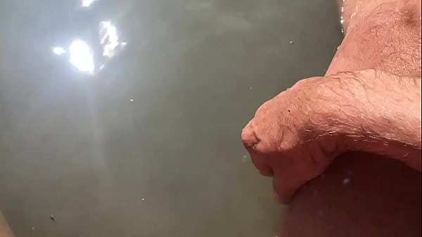 In Den See Beim Fkk Gespritzt
