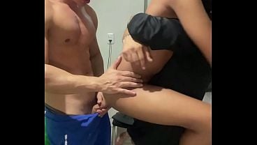 MALOKA SEGUROU O PVT NO COLO ENQUANTO EU METIA