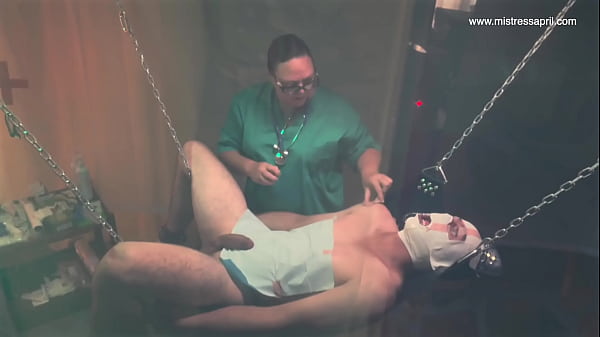 Dominatrix Domme April - Rosies Slit Piercing