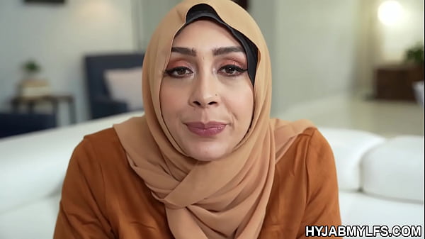 Social Media Expert Peter Green Helps Arab Chick Lilly Hall To Get More Followers On Her Instagram And TikTok Accounts By Taking Seductive Nude Photos And Videos!