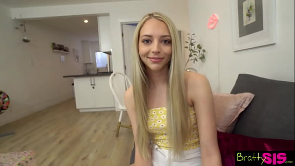 Lucky Stepbro Gets To Be Lily Larimar's First Unscripted Patient For Her Nursing Care Class - S14:E1