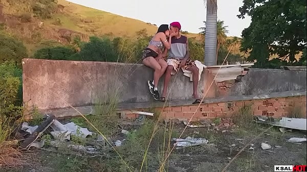 O Ator Brinqueto Pedi Para A Safadinha Da Danny Blazing, Mostrar A Laje Da Casa Em Obra, E Ela Mostrou Para Ele Como Senta Firme No Boneco E Deu Aquela Gozada