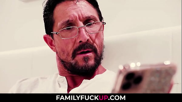 FamilyFuckUP.com - Savage Cutie Showing Her What She Is Good At, Skylar Vox