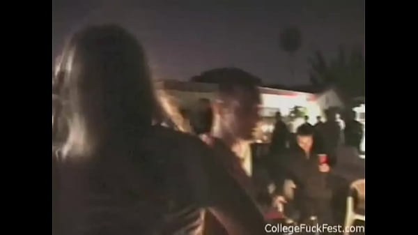 College Hoes Hump Rods As Others Watch