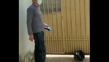 OLHA O GÁS!!! Filmei Escondido, Dei Gostoso Pro Vendedor De Gás, Gozou Na Minha Boca E Foi Embora.