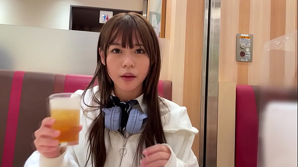 ハメ撮り 小動物のような可愛らしさの天然なおっとり無毛パイパンJK18歳 サラリーマンと放課後寄り道パパ活セックス パイパンまんこに無許可で中出し Https://bit.ly/3JDslcX
