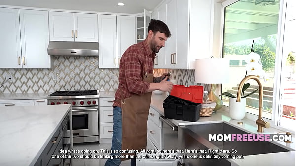 Meaty Housewife Gets Pipe Service On Her Knees - Lexi Nicole | MomFreeuse