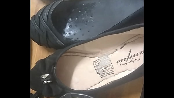 Despues De Terminar En Las Baletas De Samanta Y Maria Clara, Los Tacones De Sara Y Las Chanclas De Eli