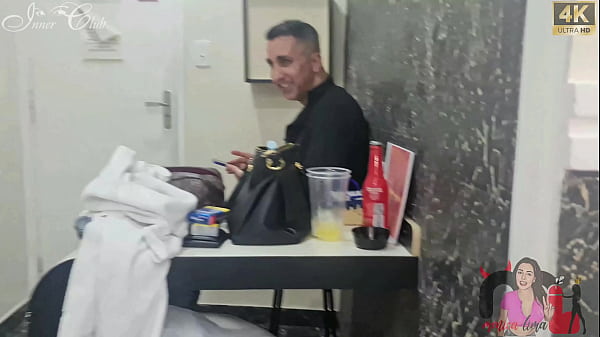O Pau Era Tão Grande E Grosso Que Pedi Leitinho Na Buceta, O Corno Não Aguentou De Tesão E Gozou Encima Da Porra Do Comedor, Meu Corno é De Respeito.