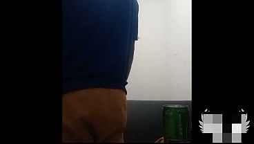 Follando Con Un Seguidor De XVideos, Este Joven Chico Viajó Solo Para Follarme En Cabinas. Le Chupo Su Rica Polla Y Me Penetra A Pelo Por Mi Coñito Mojado Mientras Grabamos. ¿Tu